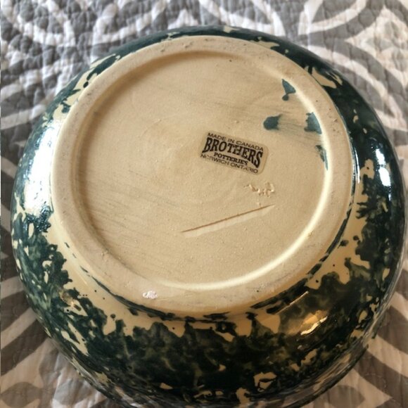 Brothers Potteries Spongewear Pottery 8" Bowl, Green Made in Canada, Norwich, ON - Picture 2 of 7